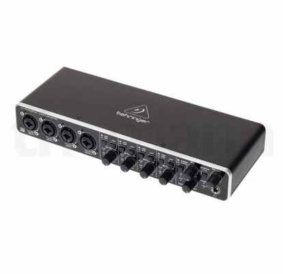 Behringer UMC404HD