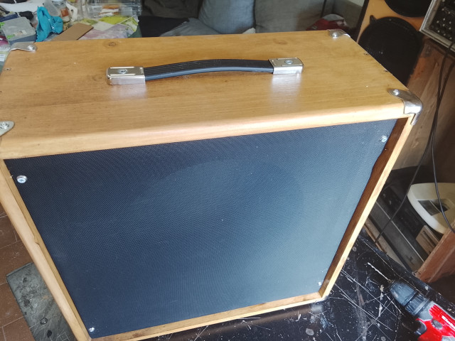 Pantalla 1x12 madera Abeto Finlandés 18mm.