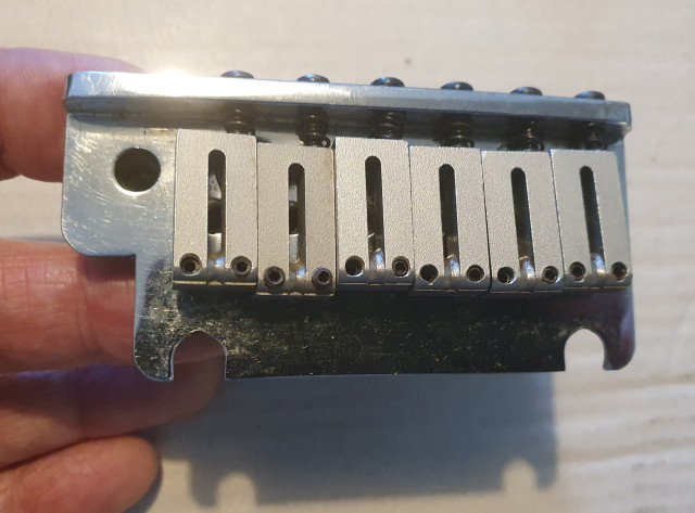 Puente - Tremolo 2 pivotes - Proviene de Fender Lone Star 1999