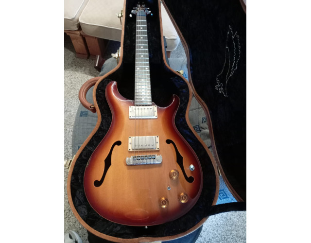 PRS Archtop Spruce Piezo 2009. con estuche original y papeles