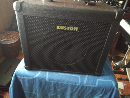 Amplificador para bajo Kustom KBA 30 (30W).