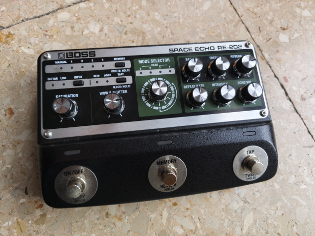 BOSS RE-202