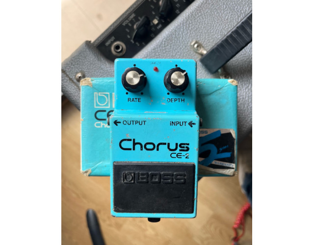 Boss CE2 con caja
