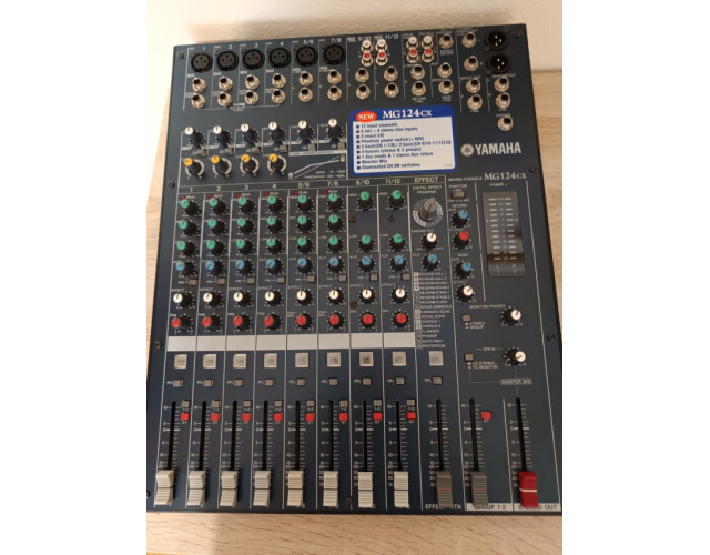 Mesa Yamaha modelo MG124CX + Procesador de Efectos Reverberador TC-Electronic M-One XL