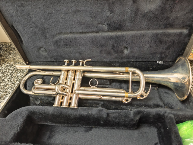 O Cambio Trompeta Yamaha YTR 4335G Silver Made in Japan
