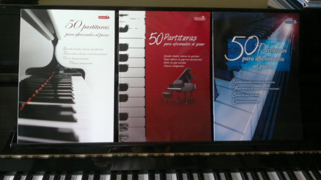 "50 PARTITURAS PARA AFICIONADOS AL PIANO" Vol 1, Vol 2 y Vol 3