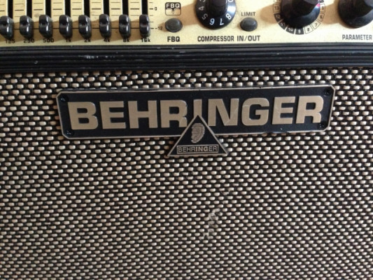 Behringer ACX1800 Ampli acústico