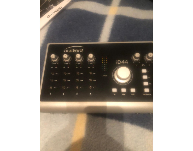 Tarjeta sonido Audient id44