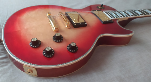 Chitarra In Miniatura Slash Guns N' Roses - Replica Gibson Les Paul Fatta A Mano, Pezzo Unico Da Collezione