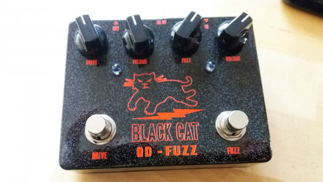Pedal distorsión/fuzz BLACK CAT