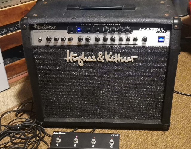 Hughes & Kettner MATRIX 100 4 canales + footswitch 4 pulsads. 100W FX incl.