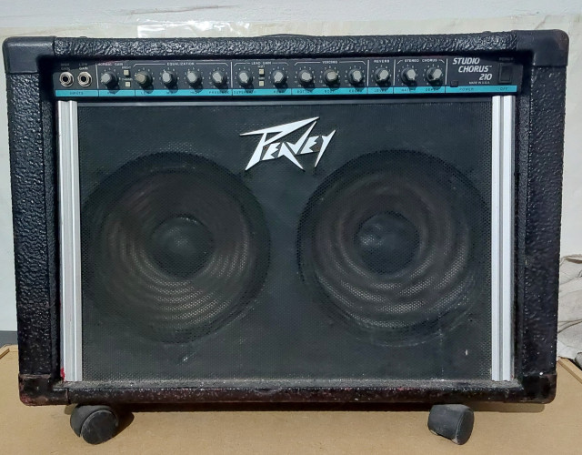 Peavey studio chorus 210