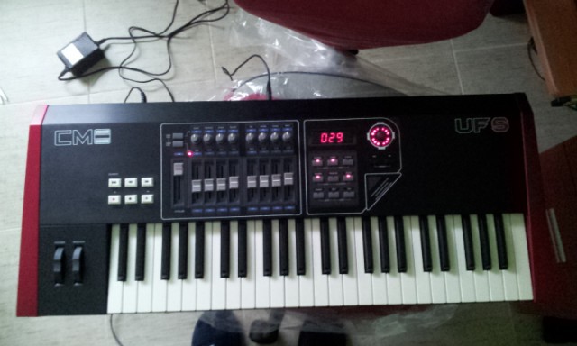 teclado CME UF5 con módulo/sintetizador Waldorf Nano
