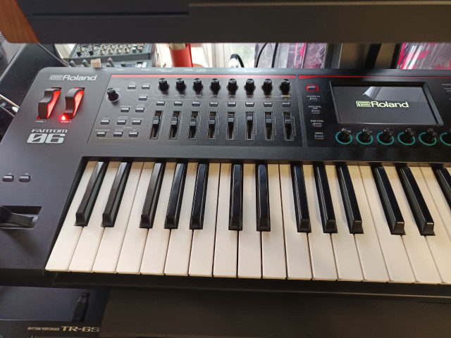 Vendo Roland Fantom 06