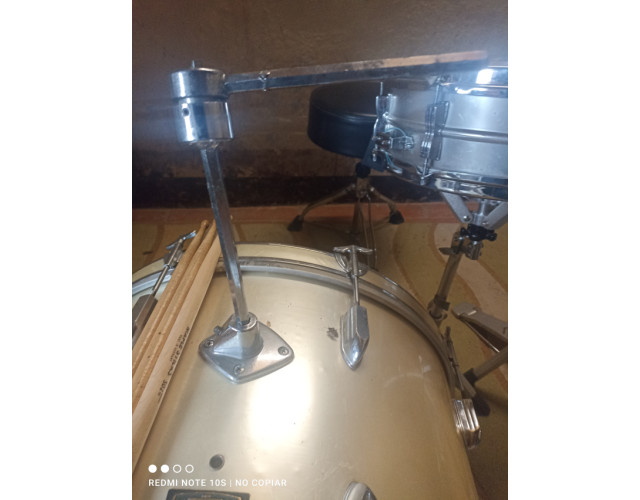 1 brazo PEARL Pieza soporte Toms/bombo + Consola roseta para bombo de la marca Pearl años 60