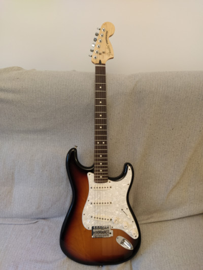 Fender Stratocaster Deluxe Roadhouse (Rosewood/circuito S-1/Texas Special)