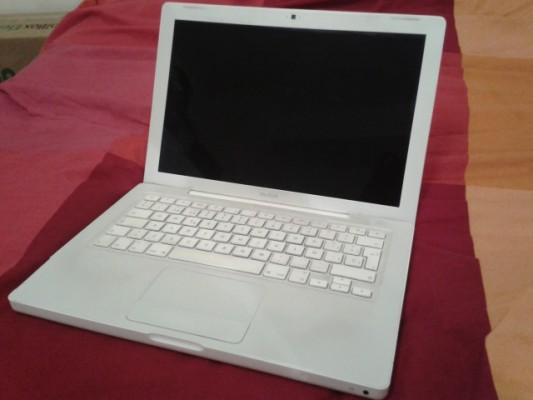 Macbook 13" Core2 duo 2.13GHz, 4GB RAM, 120GB HDD