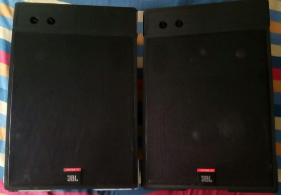 Vendo estos altavoces JBL control 10. Made in USA.