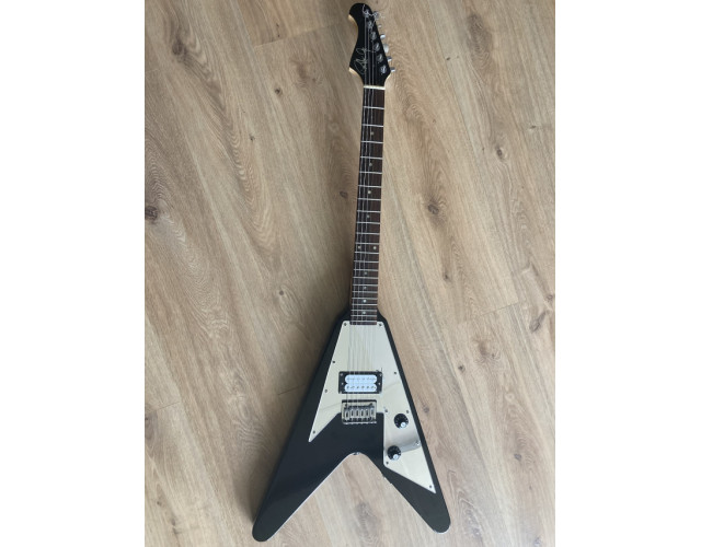 Paul Stanley Flying V - a guitar for Kiss fans