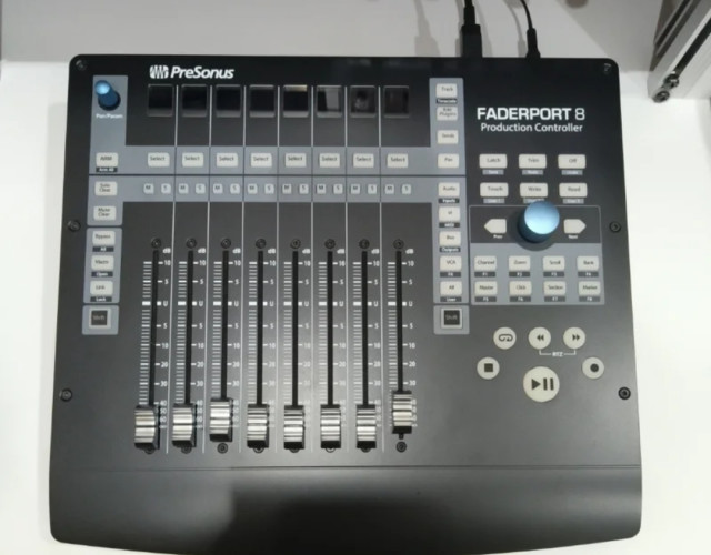 Controlador DAW Presonus Faderport 8