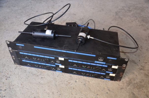 Rack 4 inalámbricos AKG con splitter UHF