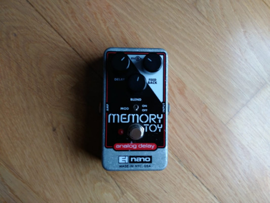 EHX MEMORY TOY Delay pedal