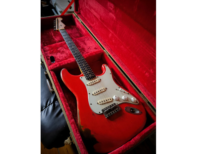 Bad Dog estilo Stratocaster 62. Fiesta Red. Nitro finish. Vendida.