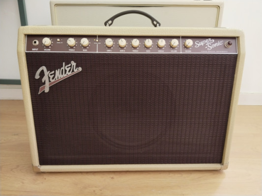 Fender supersonic 22 combo blonde.