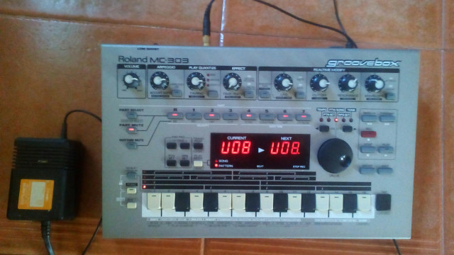 Roland MC 303 Groovebox