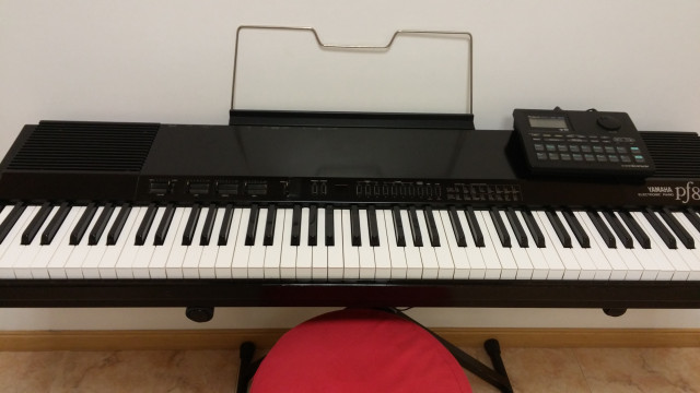 Se vende piano Yamaha PF80 + Módulo Roland Canvas SC33