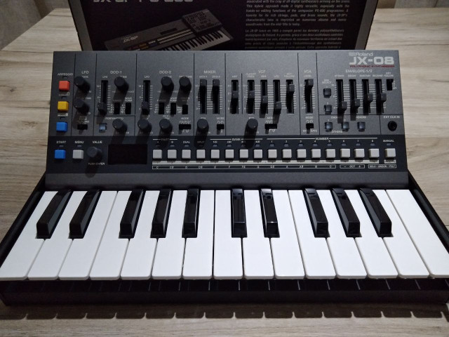 Roland Boutique JX-08