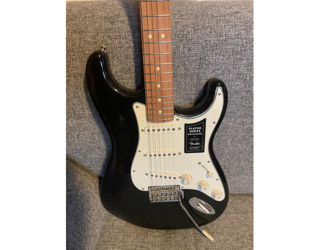 Guitarra Fender Stratocaster MIM