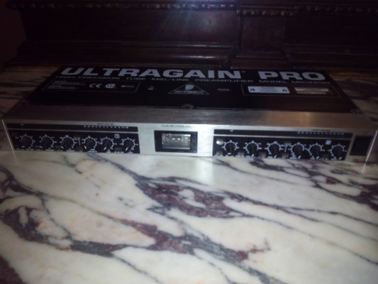 Previo micro instrumento Behringer Ultragain Pro MIC2200