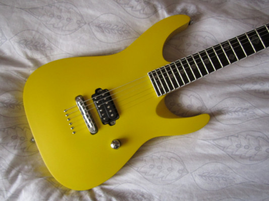 Kemp Guitars modelo SS (SuperStrat)