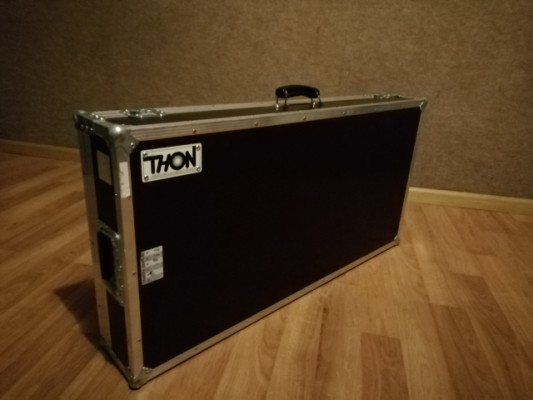 Thon Case Large pedalboard