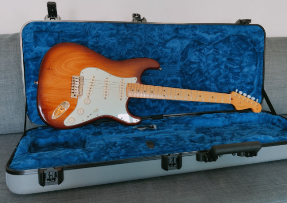 RESERVADA. Fender AM Stratocaster 75th - 2 Bourbon Colour Burst