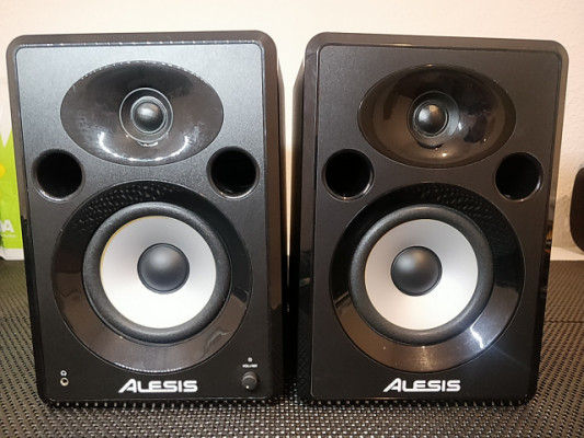Alesis Elevate 5 Monitores de Estudio Amplificados