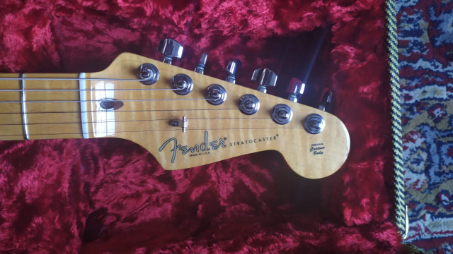 Fender stratocaster select SSS 2012