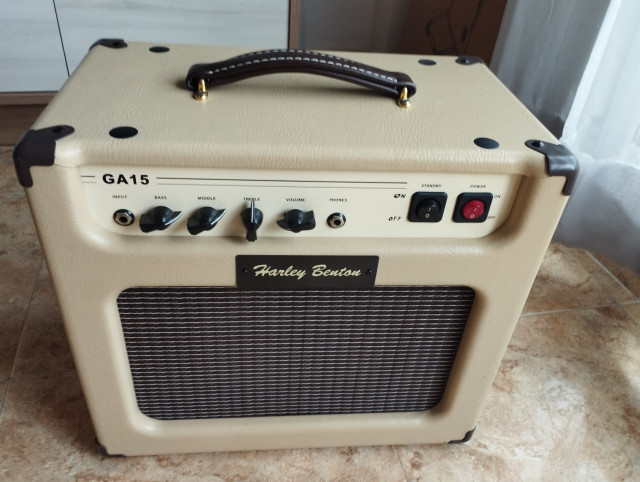Amplificador Guitarra HARLEY BENTON GA 15