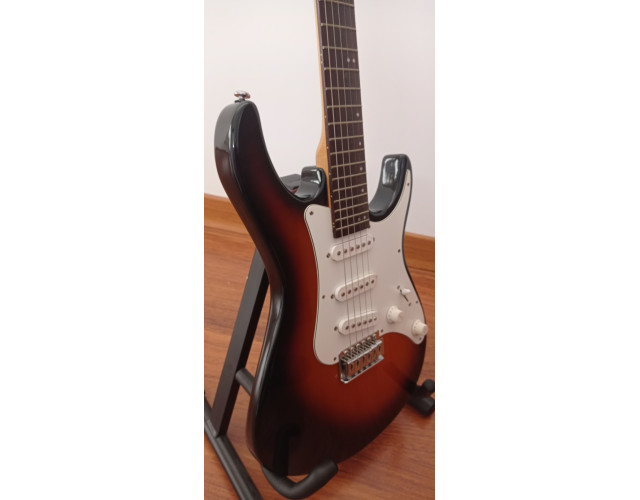 Guitarra eléctrica Vantage años 90. Rareza