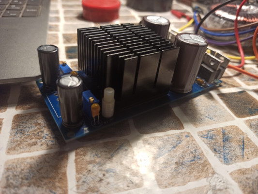 Ultra low noise linear power supply