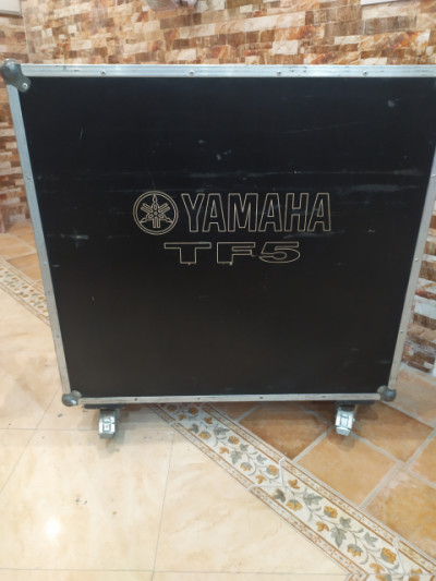 Mesa digital Yamaha tf-5 con flaycase