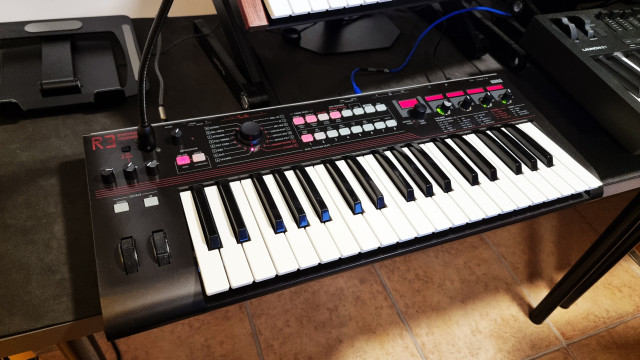 Sintetizador Vocoder Korg R3