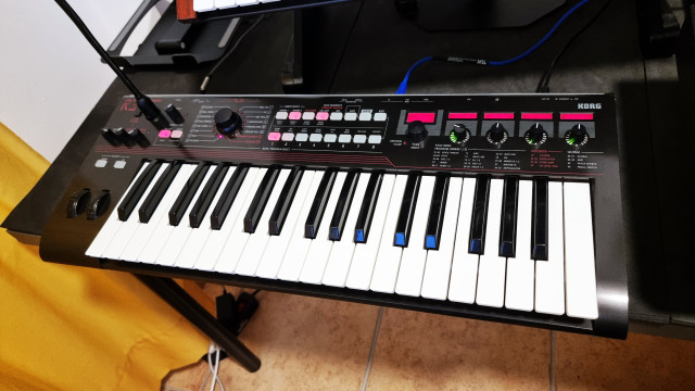 Sintetizador Vocoder Korg R3