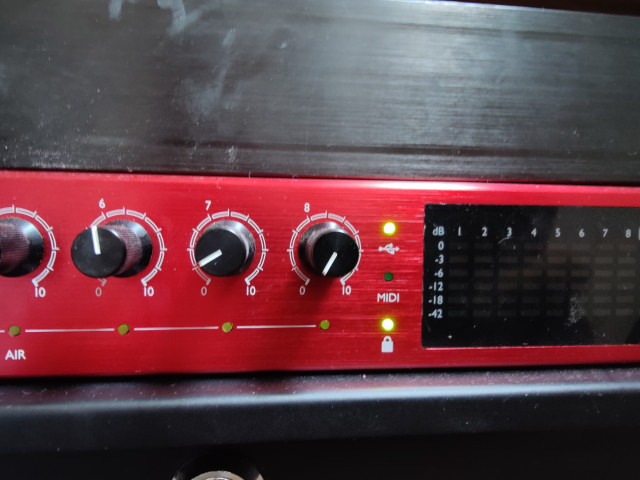 Tarjeta focusrite clarett 8 pre USB