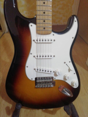 Fender Stratocaster Sunburst MIM 2012