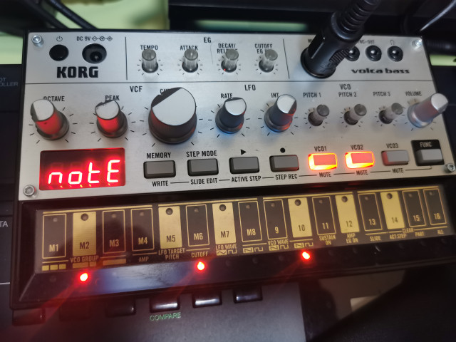 Sintetizador Korg Volca Bass