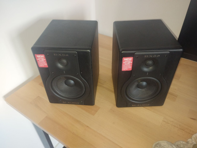 M-audio BXa  2 Monitores activos de estucio woofer 5", tweeter 1"- Sin uso