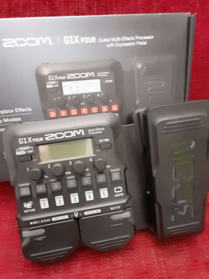 ZOOM G1X Four Stompbox con Looper Impecable