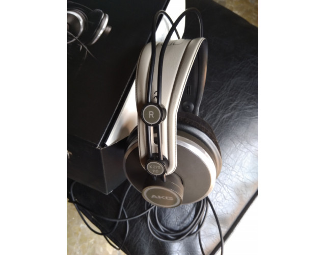 AKG K 272 HD